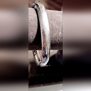 Vintage Sterling Silver  9.25  Bangle 7" , 15 MM stripe design pattern bracelet.